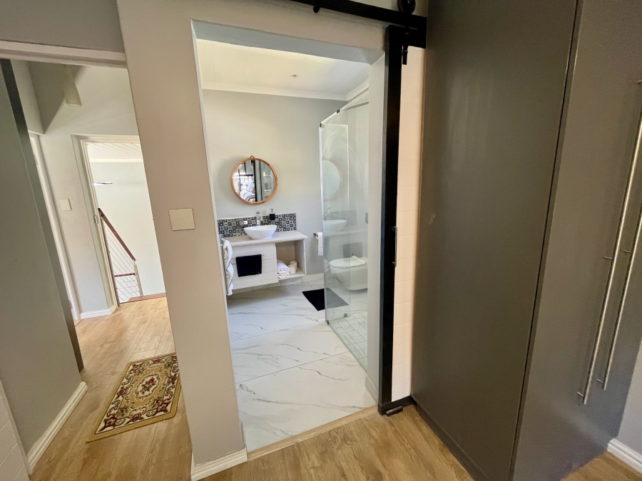 5 Bedroom Property for Sale in Onrus Western Cape